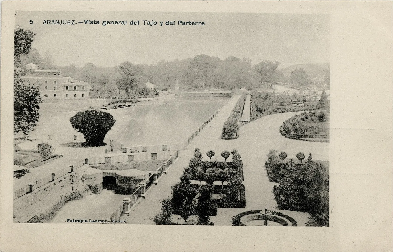 Postal antigua con vista general del Tajo y el Parterre de Aranjuez.