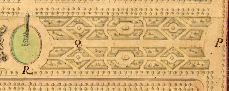 Detalle de un plano antiguo con un bosquete geométrico de parterres y una fuente ovalada verde entre las letras Q, P y R.