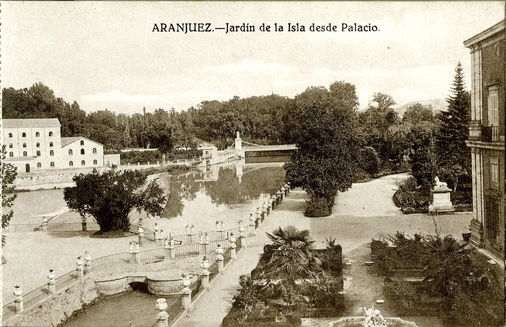 
<span>Puente del Canal y la Ria del Jardin de la Isla</span>

