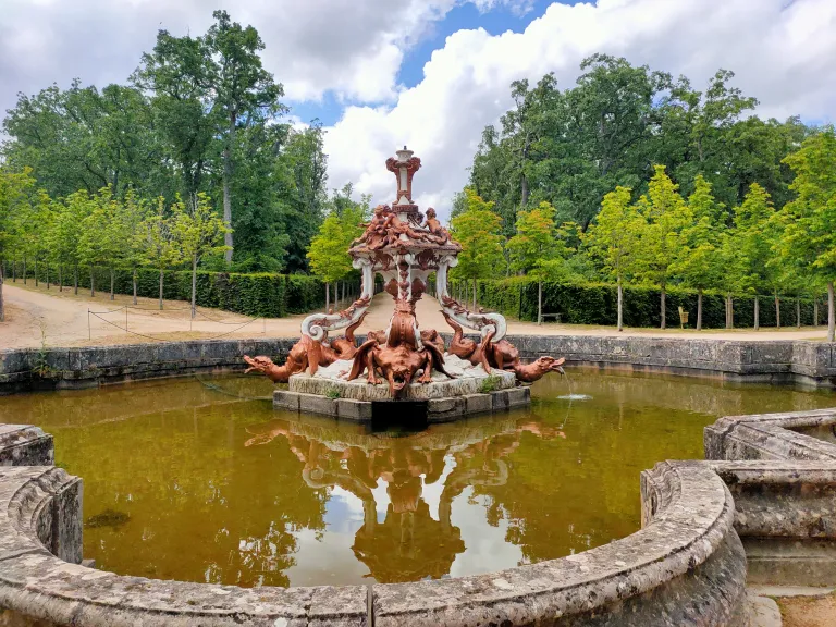 Fuente de Dragones Alta, detalle niños y surtidor. 2023. Patrimonio Nacional.