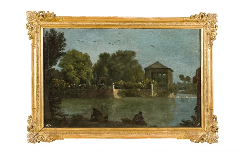 Pintura al óleo con marco dorado de un paisaje de jardín con un templete junto a un estanque y dos figuras en primer plano.