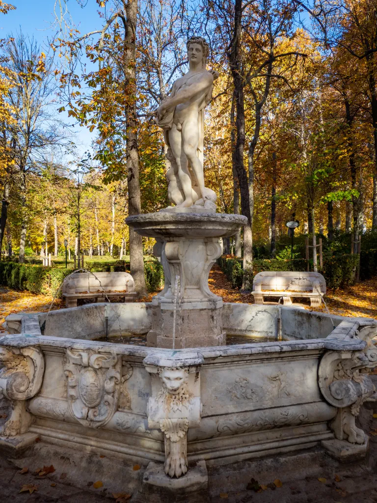Fuente de Apolo y Calle de la Galería
