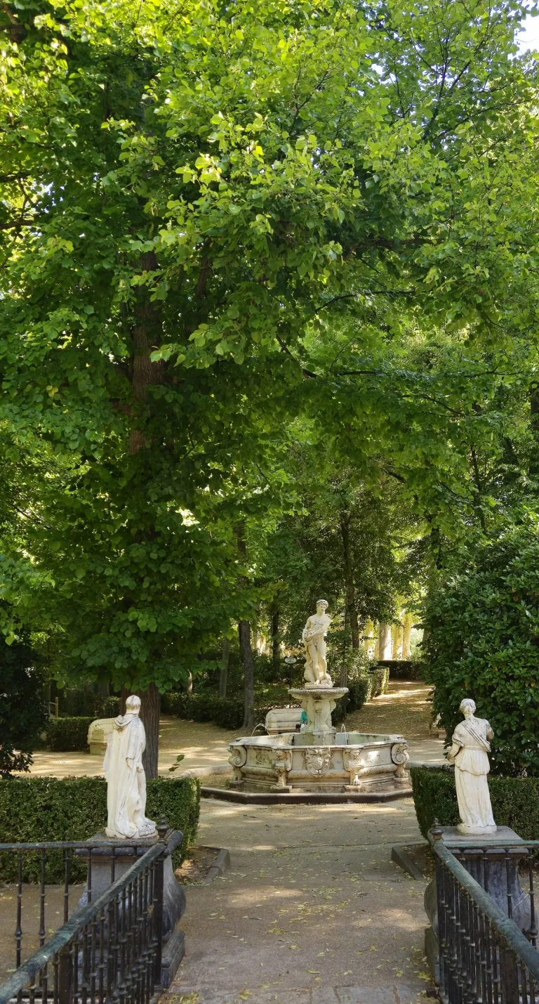 Fuente de Apolo y Calle de la Galería, imagen actual.