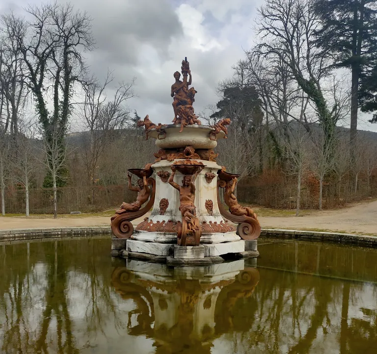 Fuente de la Taza alta.