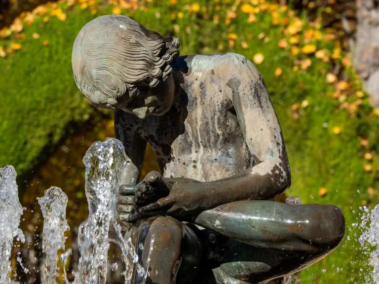 Fuente de las Arpías o el Espinario (el Niño de la Espina).